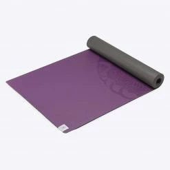 Gaiam Performance Dry-Grip Yoga Mat (5mm)